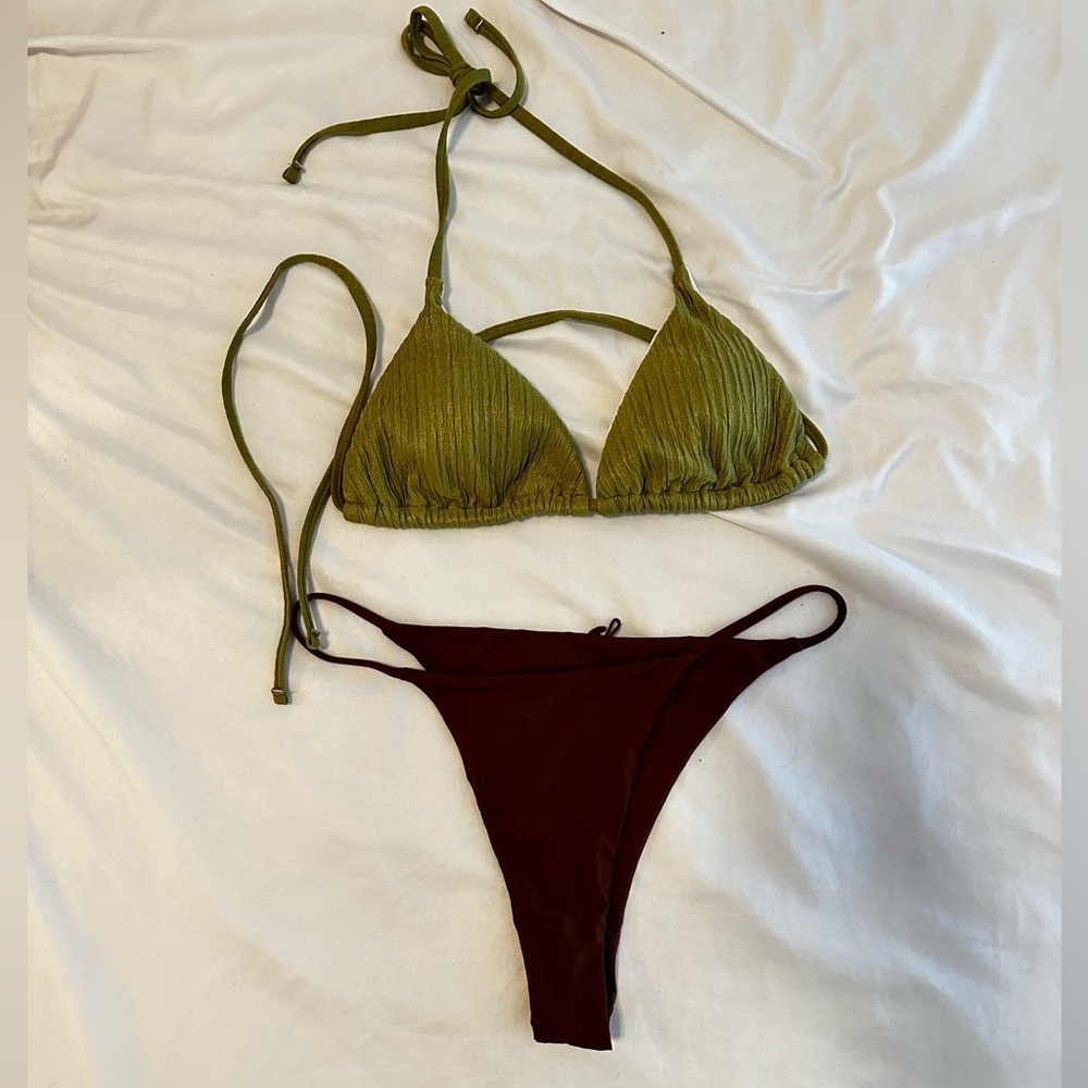 Bikini - Picture 1 of 1